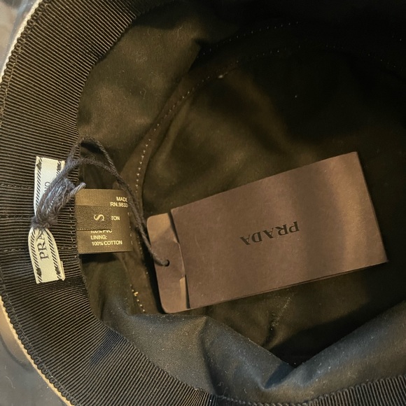 Prada bucket hat with clear brim - Picture 5 of 7